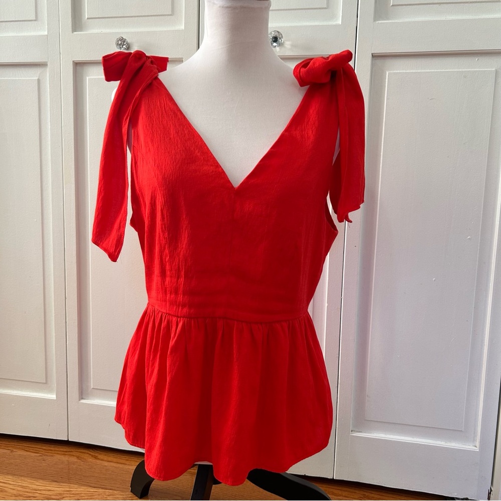 DO+BE red peplum top with tie-shoulder straps L